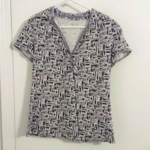 Woman's V neck collard tshirt
